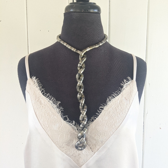 🎄5/$5 FRIDAY Vintage Sculpting necklace/bracelet - Picture 4 of 8